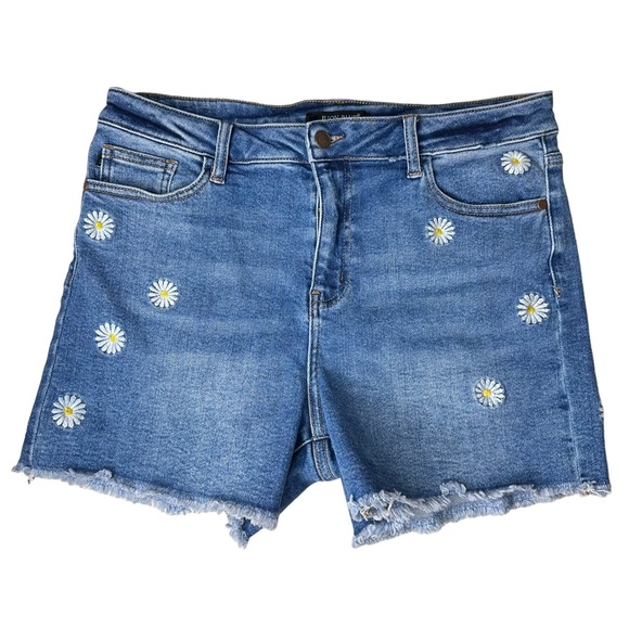 Judy Blue Pants - Judy Blue Jean Daisy Shorts. Size XL